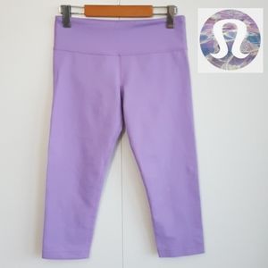 LULULEMON 6 Wunder Under Crop Size 6 Lavender Lilac Purple